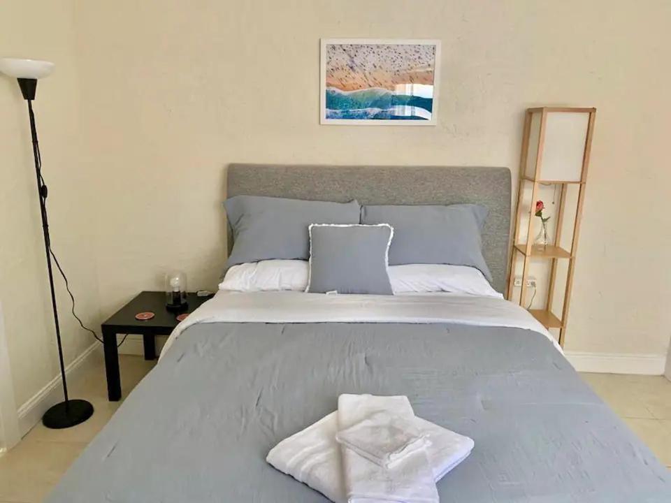 Habitación en casa particular Pretty Private Room, Near The Airport - Free Parking - 01